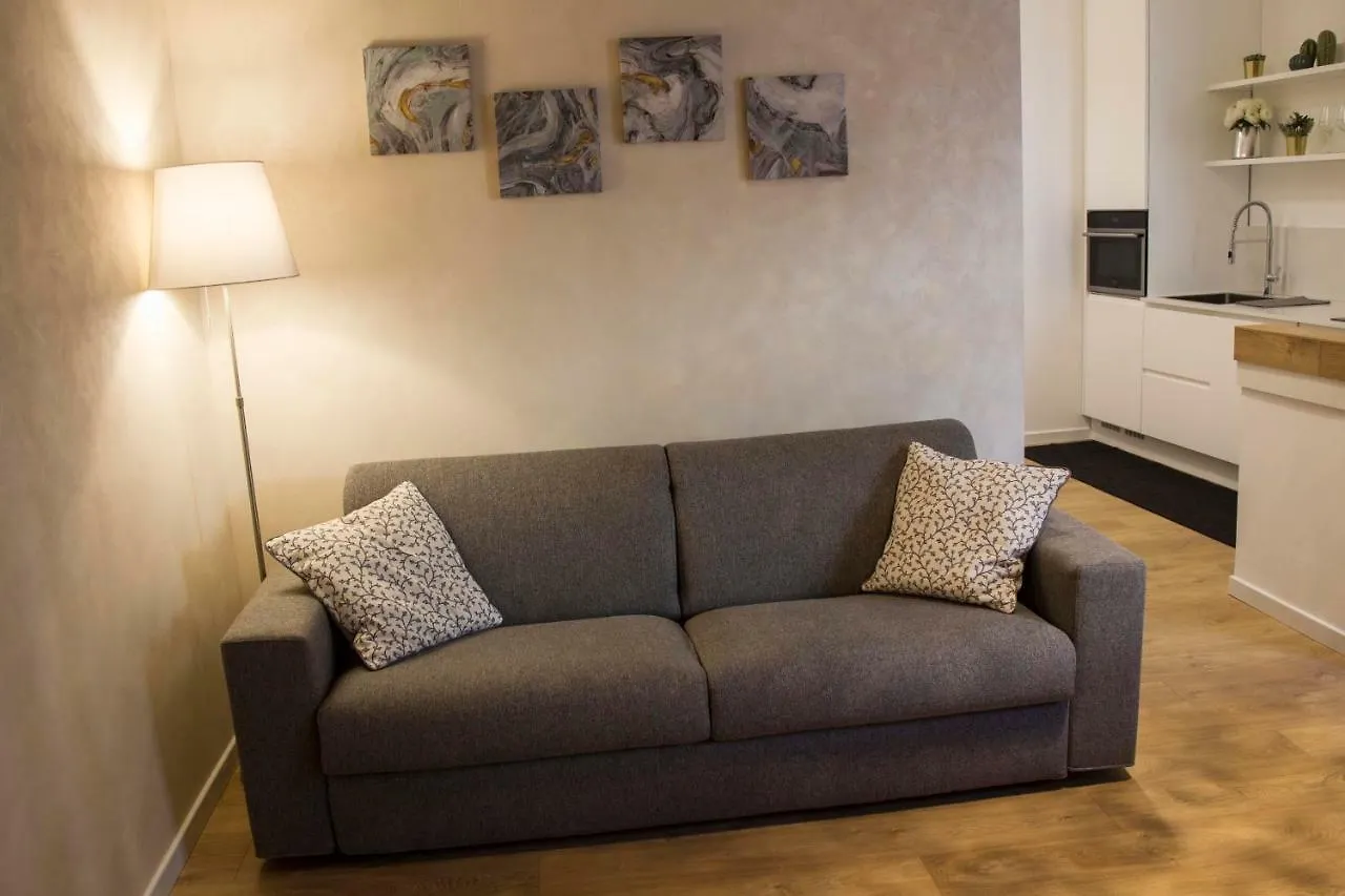 Lella'S Home Como Apartment